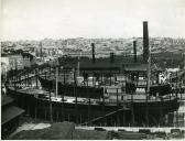Fotografia da cerimónia do lançamento de dois navios arrastões destinados à pesca do bacalhau, o “Pedro de Barcelos” e o “João Álvaro Fagundes” nos Estaleiros da C.U.F., em Lisboa
