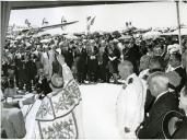 Fotografia de Américo Tomás, acompanhado por Alfredo Rodrigues dos Santos Júnior, por ocasião da cerimónia de inauguração do Aeroporto Internacional de Faro