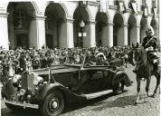 Fotografia de Américo Tomás com Hailé Selassié na Praça do Comércio