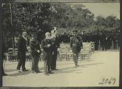 Fotografia de Bernardino Machado durante a visita que efetuou à Escola de Guerra (Academia Militar)