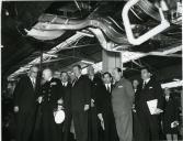 Fotografia de Américo Tomás por ocasião da visita efetuada à vila da Azambuja, durante a qual inaugura a fábrica de automóveis Ford 