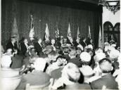 Fotografia de Américo Tomás no Palácio D. Manuel, presidindo à sessão solene comemorativa do 8.º centenário da reconquista cristã da cidade de Évora