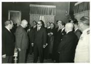 Fotografia de Américo Tomás no Palácio de Belém, recebendo em audiência uma comissão de Guimarães