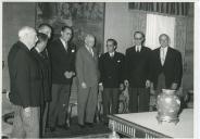Fotografia de Américo Tomás no Palácio de Belém, recebendo em audiência os dirigentes da Hidroelétrica do Douro