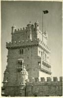 Fotografia da Torre de Belém, uma fortificação de estilo manuelino erigida junto à Praia de Belém, em Lisboa