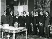 Fotografia de Américo Tomás no Palácio Nacional de Belém, recebendo em audiência as Forças Vivas de Évora