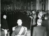 Fotografia de Américo Tomás no Palácio Nacional de Queluz, presidindo à sessão solene de cumprimentos do Corpo Diplomático