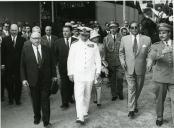 Fotografia de Américo Tomás, José Ferreira Dias e Arnaldo Schulz durante uma cerimónia oficial.