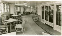 Fotografia da varanda café do paquete N/T Moçambique pertencente à Companhia Nacional de Navegação (CNN)