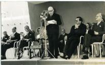 Fotografia de Américo Tomás na inauguração da Feira das Indústrias Inglesas