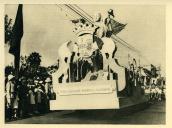 Anexo ao álbum da Viagem Presidencial à África em 1939 - cortejo alegórico - festival nocturno - iluminações em Lourenço Marques
