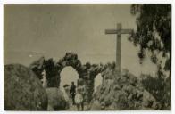 Fotografia de alguns familiares e amigos de Gertrudes Ribeiro da Costa, no Monte das Alviceras durante uma visita à Quinta da Penha Verde, em Sintra.