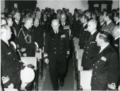 Fotografia de Américo Tomás, acompanhado por Quintanilha e Mendonça Dias, presidindo à sessão solene abertura do novo ano letivo do Instituto Superior Naval de Guerra