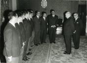 Fotografia de Américo Tomás no Palácio de Belém, recebendo em audiência a seleção nacional de hóquei em patins