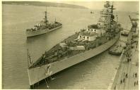 Fotografia do navio “Nelson” da Marinha Real Britânica atracado no cais da Gare Marítima de Alcântara, em Lisboa