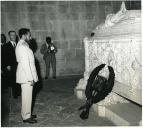 Fotografia de Hailé Salassié I, por ocasião da sua visita de Estado a Portugal, no Mosteiro da Batalha, na Batalha. 