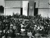 Fotografia de Américo Tomás no Tramagal, presidindo à sessão solene inaugural da linha de montagem de camiões da Berliet