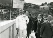 Fotografia de Américo Tomás e comitiva, por ocasião da sua visita Barragem da Paradela, na Paradela.