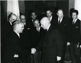 Fotografia de Américo Tomás no Palácio Nacional de Belém, recebendo em audiência a forças vivas de Beja