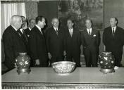 Fotografia de Américo Tomás no Palácio de Belém, recebendo em audiência um Comissão do Porto