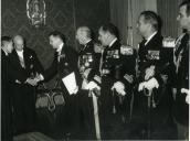 Fotografia de Américo Tomás no Palácio Nacional de Belém, presidindo à cerimónia de entrega de credenciais pelo embaixador do Japão em Portugal