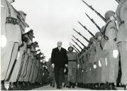Fotografia de Américo Tomás, por ocasião da abertura solene do ano lectivo do Instituto de Altos Estudos Militares, em Lisboa.