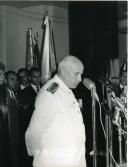 Fotografia de Américo Tomás discursando por ocasião da visita de estado efetuada a Moçambique