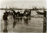 Fotografia de embarcações de pesca na praia do porto de Peniche