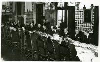Fotografia de Américo Tomás, no Palácio Nacional de Sintra, durante o almoço oferecido a Sir Neville Syfret, por ocasião da visita da “Home Fleet” a Lisboa