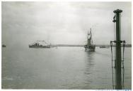 Fotografia de vários navios de guerra da Marinha Portuguesa, durante uns exercícios militares