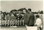 Fotografia de Américo Tomás no Hipódromo do Campo Grande, por ocasião da 44ª Exposição Canina Internacional