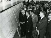 Fotografia de República Américo Tomás, acompanhado por Eduardo de Arantes e Oliveira, presidindo à inauguração do início das obras da barragem do Roxo