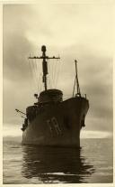 Fotografia dum navio de guerra da Marinha Portuguesa, durante uns exercícios navais
