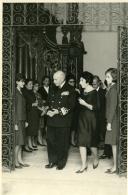 Fotografia de Américo Tomás, presidindo à sessão solene de abertura do novo ano letivo do Instituto de Odivelas