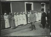 Fotografia de Bernardino Machado durante uma visita à Manutenção Militar