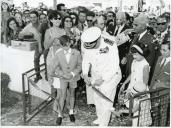 Fotografia de Américo Tomás, acompanhado por Alfredo Rodrigues dos Santos Júnior, por ocasião da visita oficial efetuada ao Algarve, de 10 a 14 de julho de 1965