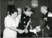 Fotografia de Américo Tomás no Palácio Nacional de Belém, presidindo à cerimónia de entrega de credenciais pelo embaixador das Filipinas em Portugal