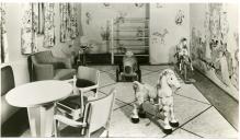 Fotografia da sala de recreio para crianças do paquete N/T Moçambique pertencente à Companhia Nacional de Navegação (CNN)