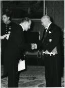 Fotografia de Américo Tomás no Palácio Nacional de Belém, presidindo à cerimónia de entrega de credenciais pelo embaixador da República Dominicana
