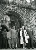 Fotografia de Gertrudes da Costa Ribeiro Tomás, Joaquim Fontes, Marcelo Matias e Hailé Salassié I, por ocasião da sua visita de Estado a Portugal, no Palácio Nacional da Pena, em Sintra.