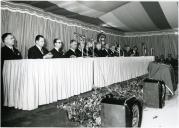 Fotografia Américo Tomás, acompanhado por Eduardo de Arantes e Oliveira, presidindo à inauguração das obras do Estaleiro Naval da Margueira