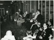 Fotografia de Américo Tomás na Academia de Ciências de Lisboa, presidindo à sessão solene de homenagem a Gago Coutinho 