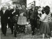 Fotografia de Américo Tomás, do Cardeal Cerejeira e de José Ferreira Dias durante a inauguração do posto de abastecimento da Sacor