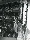 Fotografia de Américo Tomás no Coliseu dos Recreios, assistindo ao sarau anual do Ginásio Clube Português