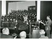 Fotografia de Américo Tomás na abertura do ano letivo do Colégio Militar