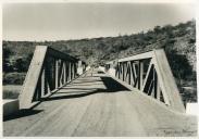 Fotografia de uma ponte na estrada internacional Lourenço Marques - Goba