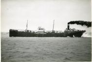 Fotografia do navio-tanque “Monchique” (ex-“Argaz”), o primeiro navio-tanque mercante português