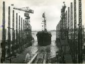 Fotografia dos Estaleiros da C.U.F., em Lisboa, por ocasião da cerimónia do lançamento do navio arrastão destinado à pesca do bacalhau, o “Pedro de Barcelos”
