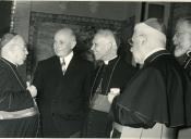 Fotografia de Américo Tomás, Jaime de Barros Câmara, Dom Manuel Trindade Salgueiro e Dom Manuel Ferreira da Silva, por ocasião do almoço oferecido oelo Chefe de Estado, na varanda no Palácio Nacional de Belém, em Lisboa.