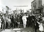 Fotografia de República Américo Tomás, acompanhado por Alfredo Rodrigues dos Santos Júnior, em Faro, por ocasião da visita oficial efetuada ao Algarve